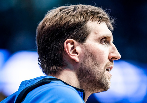 北京首钢训练开放日，赛前官宣签约引欢呼，欧超杯在即，资深球员宣示担当的简单介绍