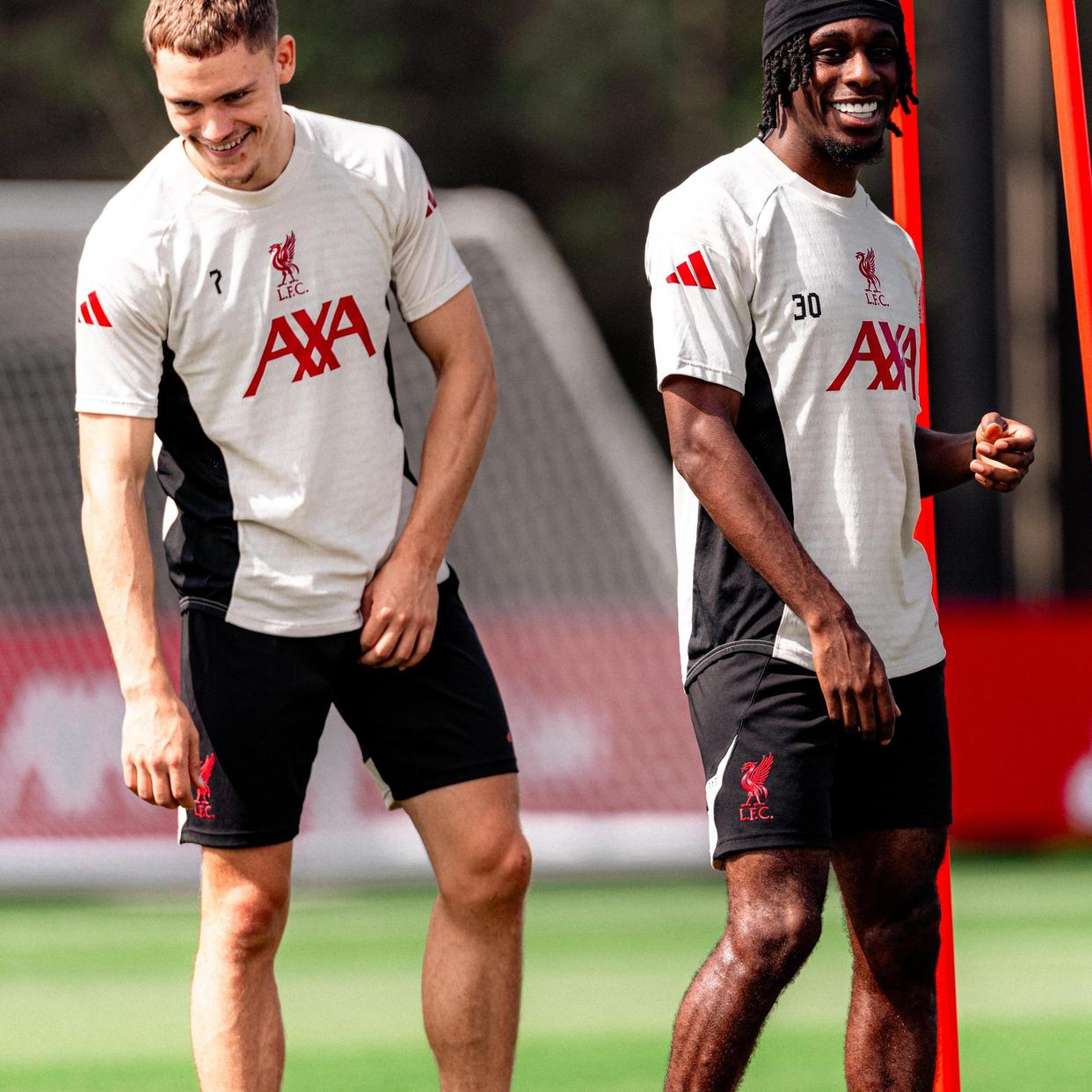 包含西甲今晚再迎强敌，利物浦刷新队史纪录，主帅态度：态度坚定，更衣室氛围转暖的词条